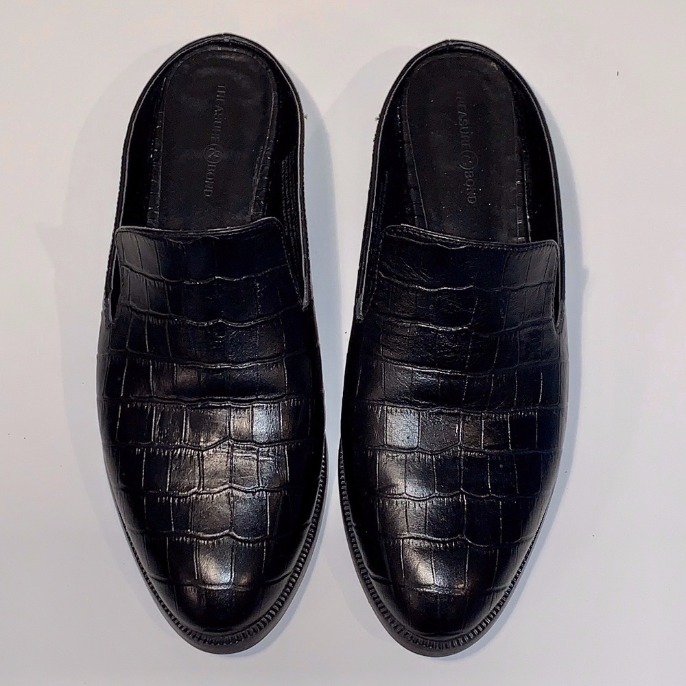 Black low heel mule